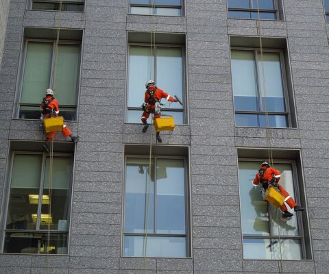 window-cleaning-services-min